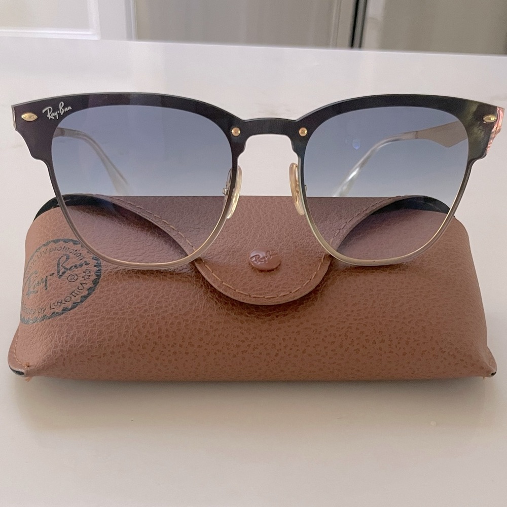 Ray ban Smokey blue tint glasses.